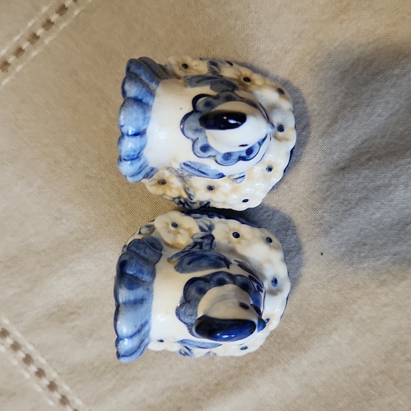 Delft blue and white salt and pepper shakers - Picture 2 of 5
